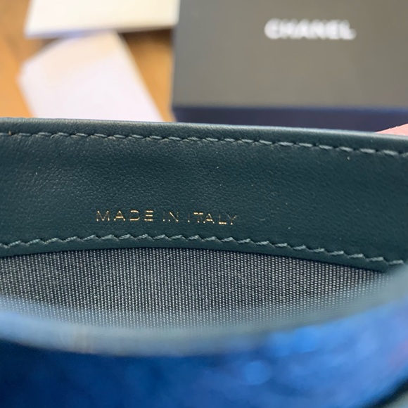 ****SOLD*****Authentic Chanel O card holder in turquoise - Picture 5 of 6